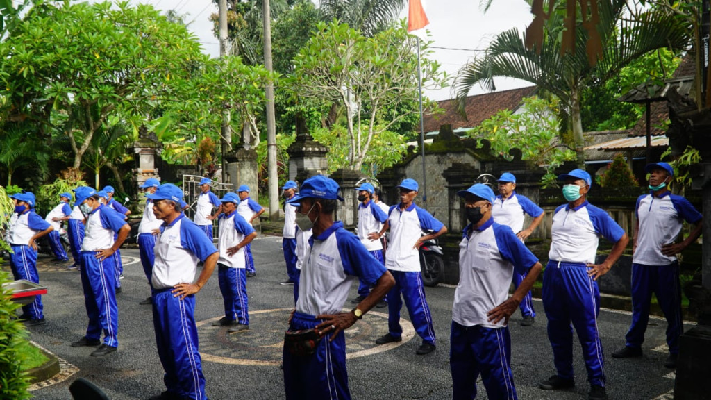 Olahraga Bersama Karang Lansia "Wreda Dharma Lestari" Desa Kekeran